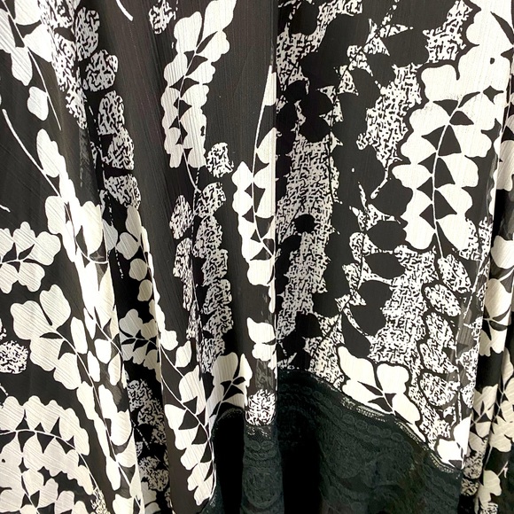 High-Waisted Ruffle Skirt with Floral Motif - Picture 5 of 10